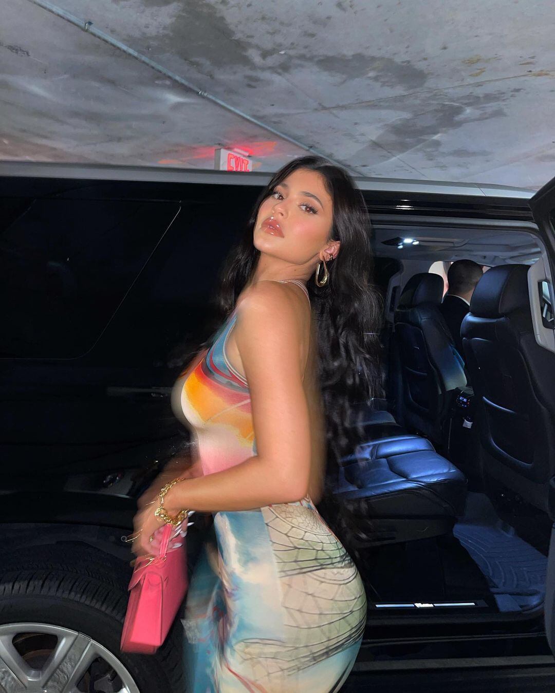 Kylie Jenner sube foto bañándose en una regadera y eleva la temperatura