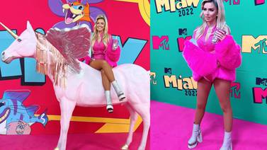 A bordo de un unicornio gigante, Karla Díaz conquistó la alfombra rosa de los "MTV Miaw 2022"